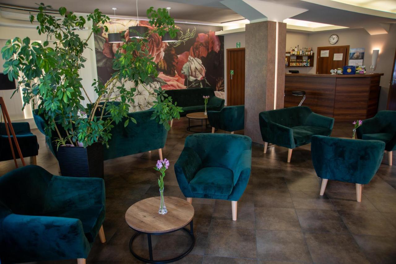 Centrum Restauracyjno-Hotelowe Florres Pawlowiczki Bagian luar foto