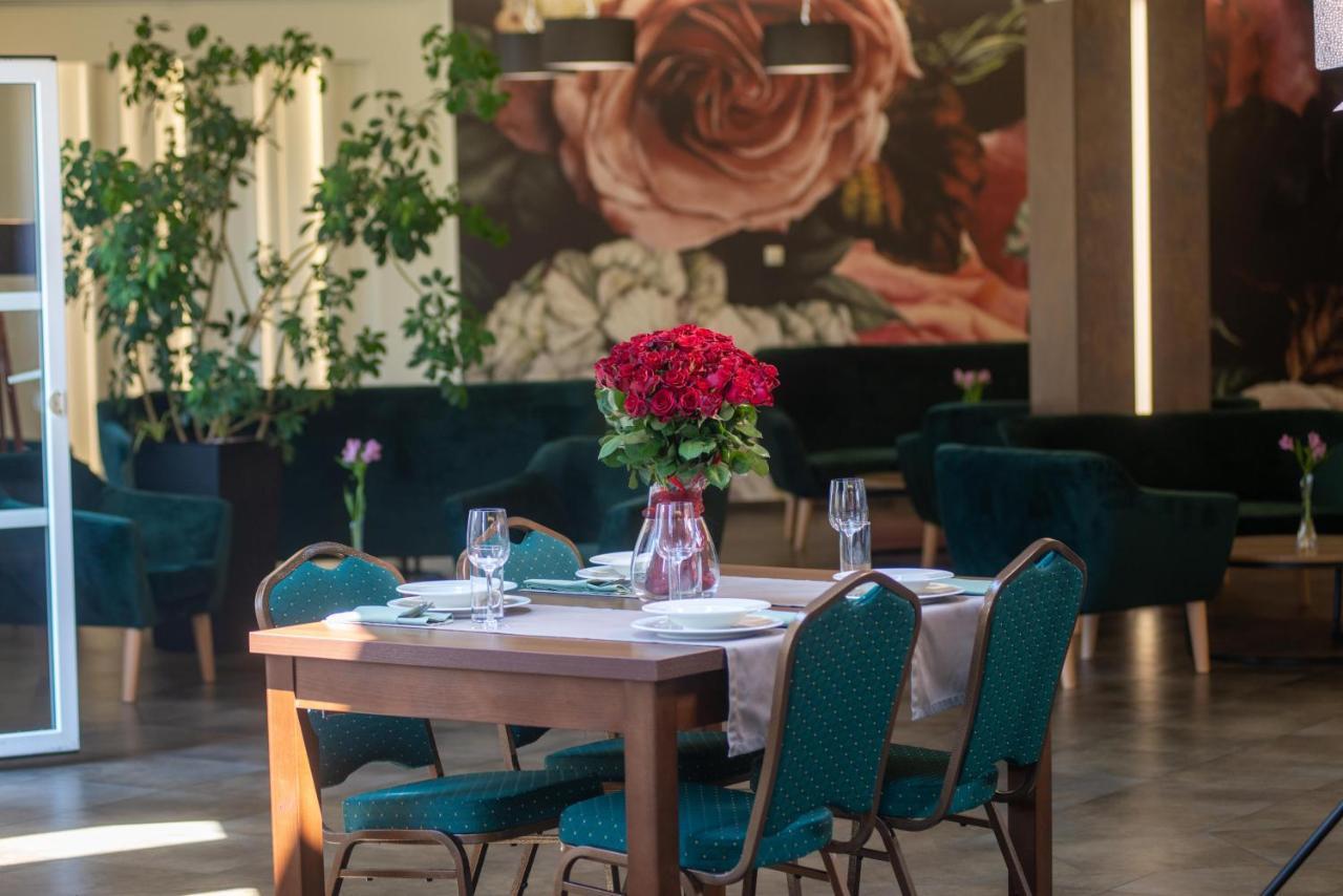 Centrum Restauracyjno-Hotelowe Florres Pawlowiczki Bagian luar foto