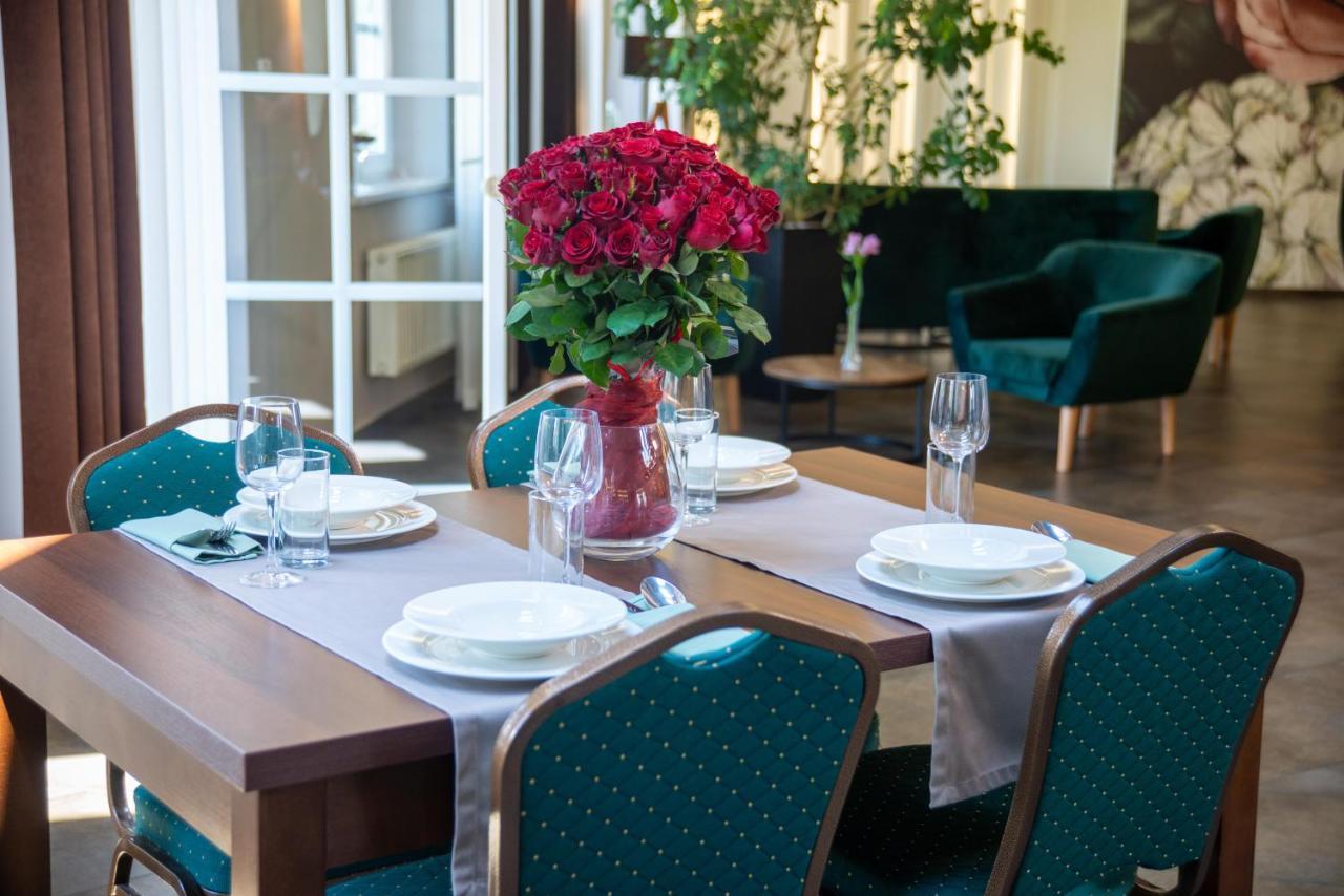 Centrum Restauracyjno-Hotelowe Florres Pawlowiczki Bagian luar foto