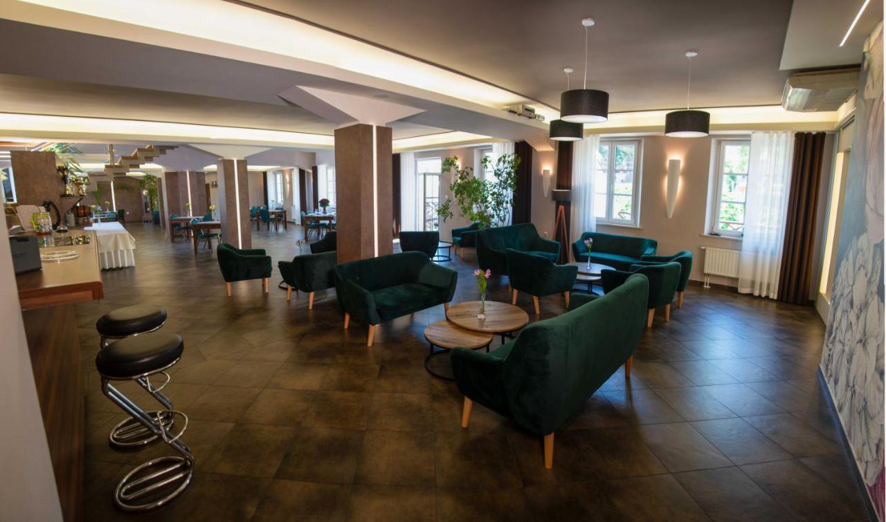 Centrum Restauracyjno-Hotelowe Florres Pawlowiczki Bagian luar foto