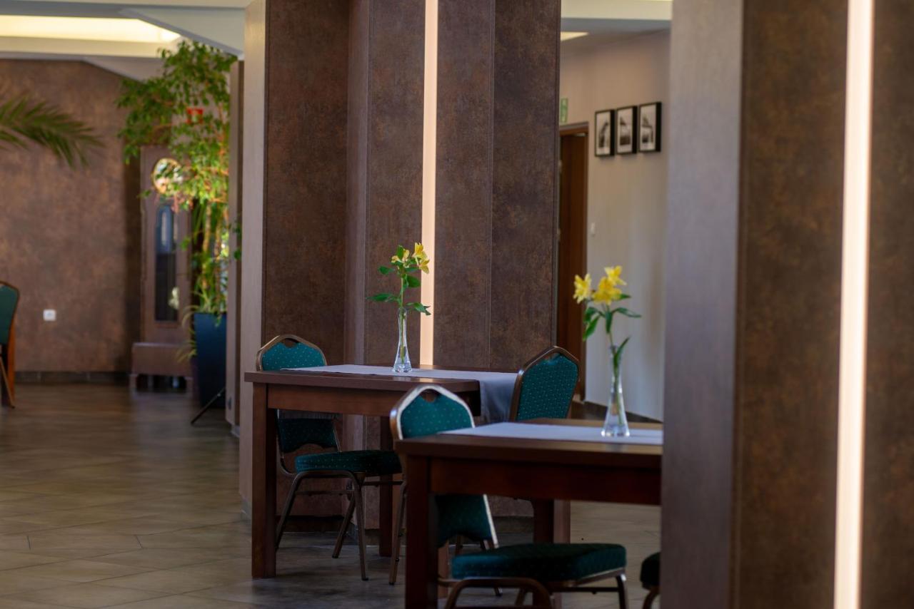 Centrum Restauracyjno-Hotelowe Florres Pawlowiczki Bagian luar foto