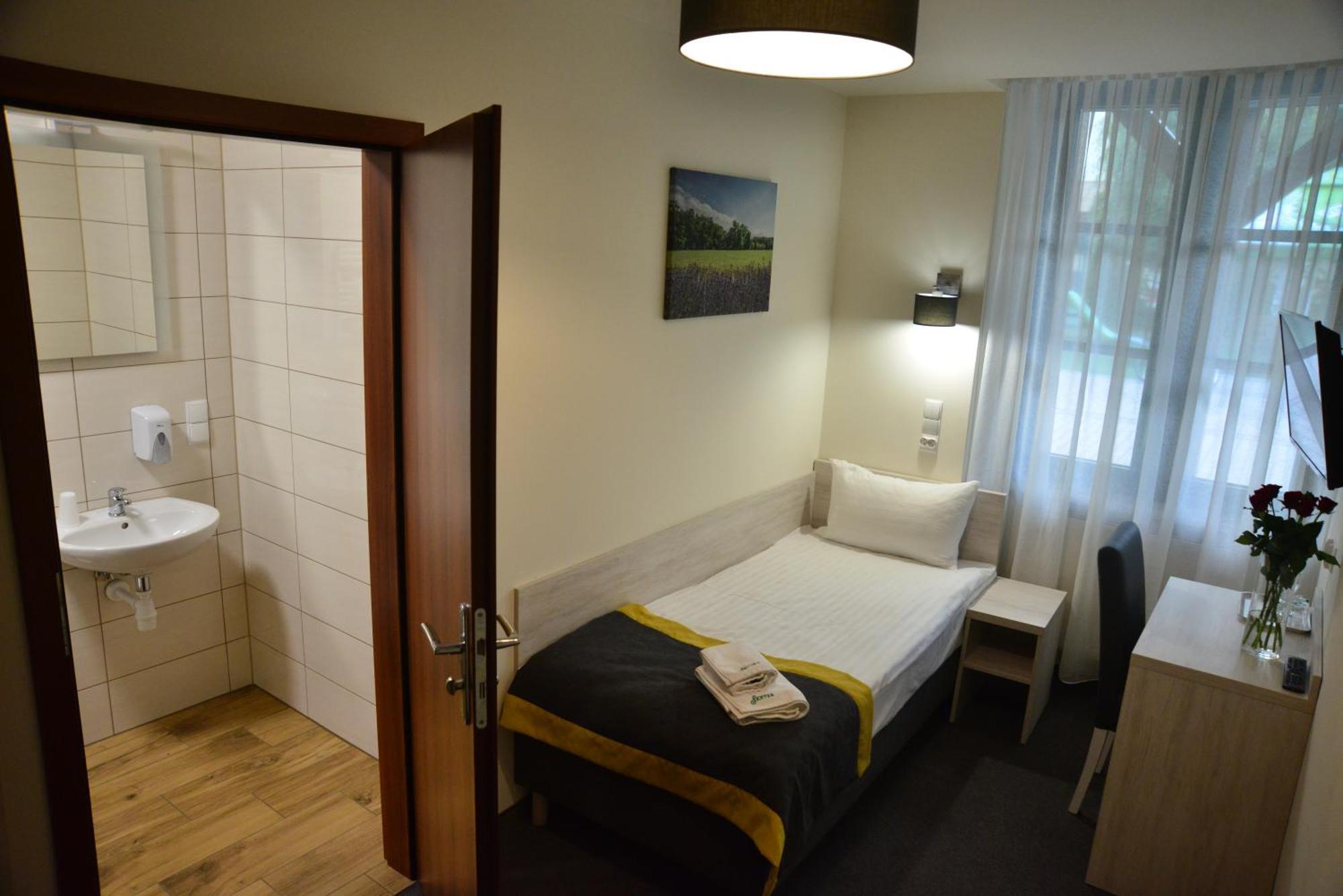 Centrum Restauracyjno-Hotelowe Florres Pawlowiczki Bagian luar foto