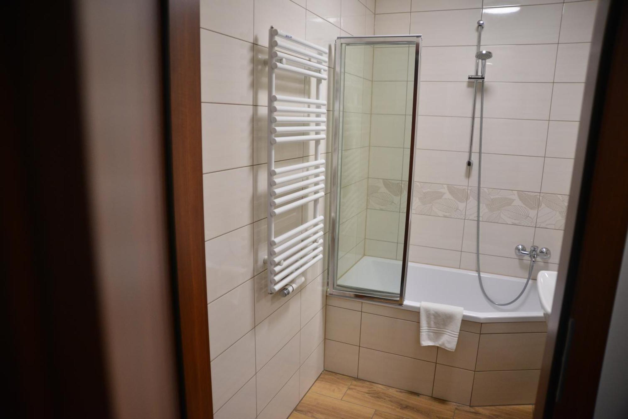 Centrum Restauracyjno-Hotelowe Florres Pawlowiczki Bagian luar foto