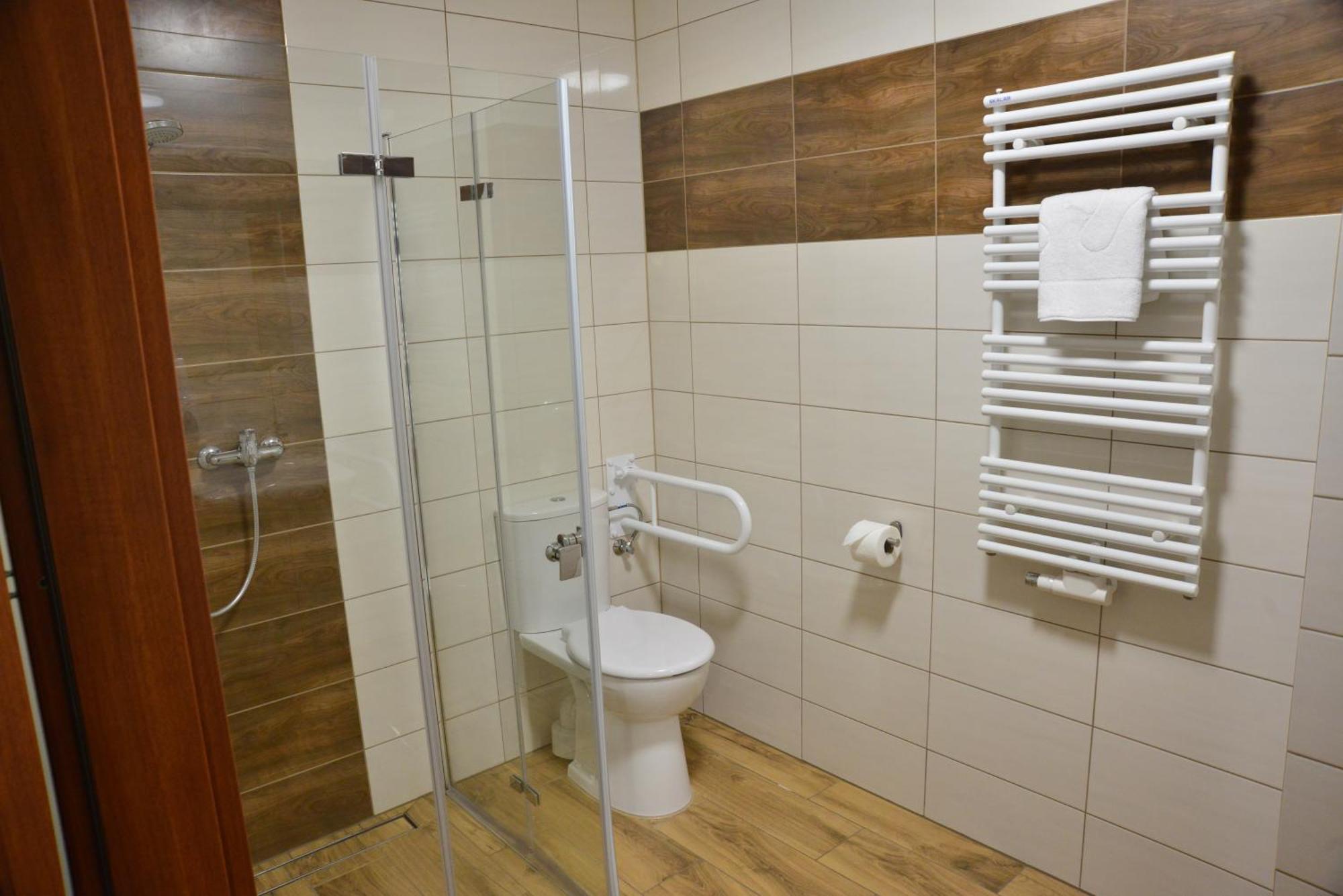 Centrum Restauracyjno-Hotelowe Florres Pawlowiczki Bagian luar foto