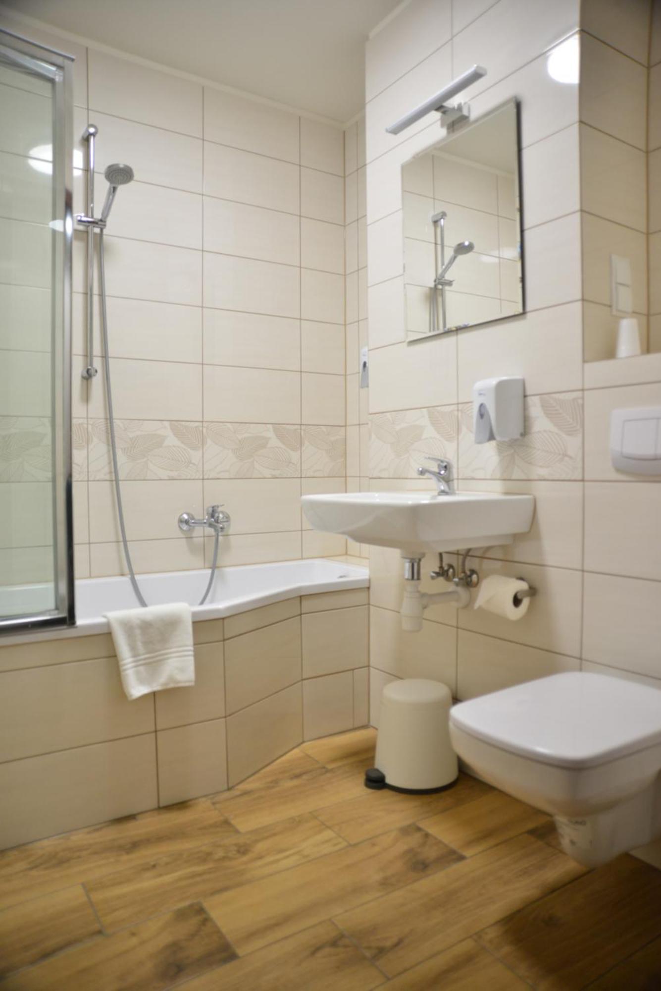 Centrum Restauracyjno-Hotelowe Florres Pawlowiczki Bagian luar foto