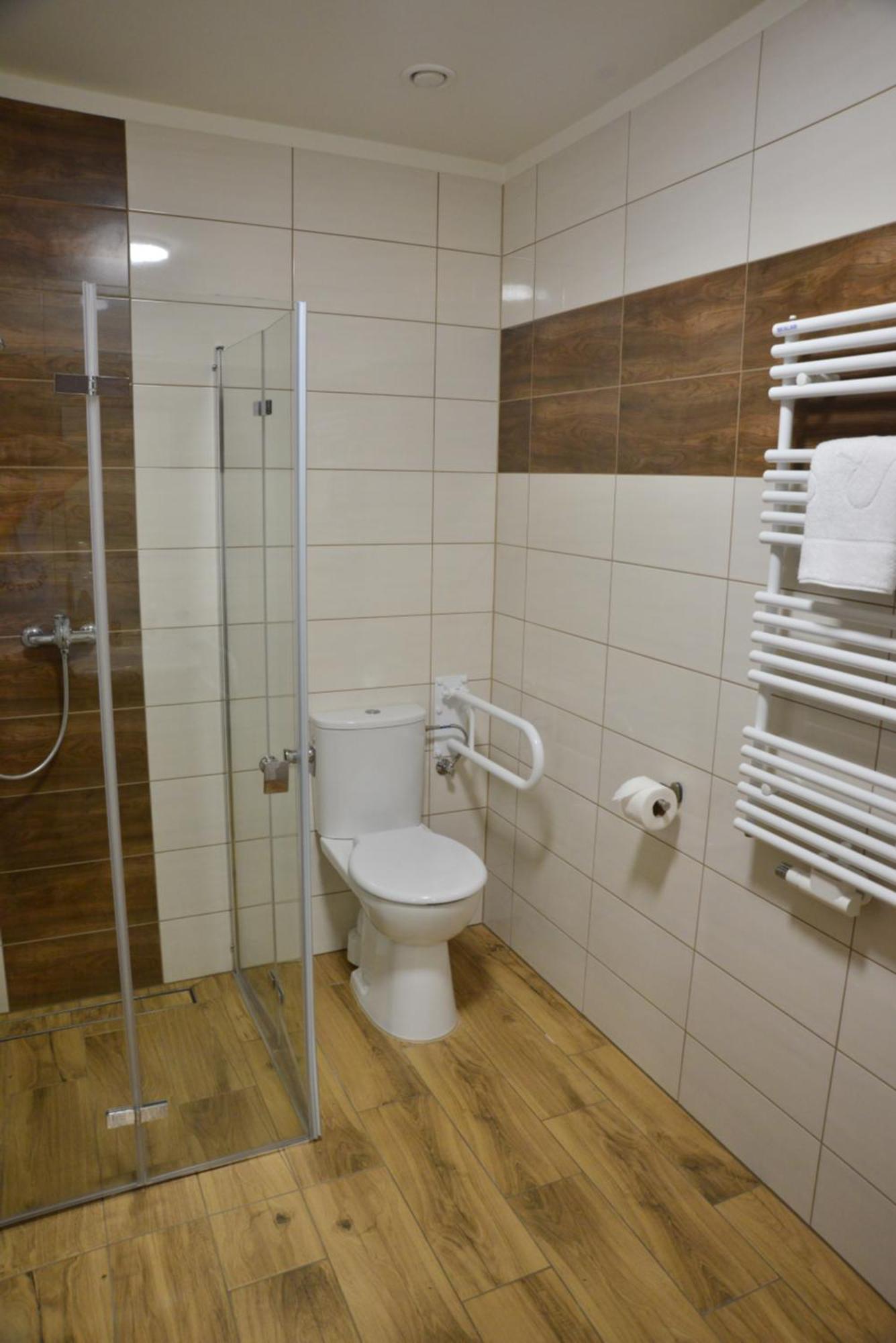Centrum Restauracyjno-Hotelowe Florres Pawlowiczki Bagian luar foto