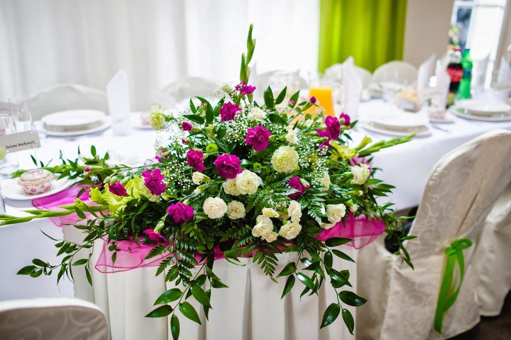 Centrum Restauracyjno-Hotelowe Florres Pawlowiczki Bagian luar foto