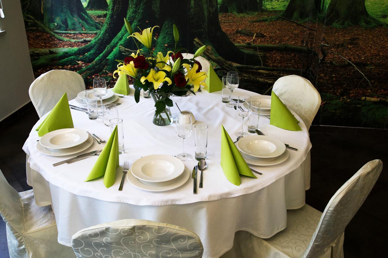 Centrum Restauracyjno-Hotelowe Florres Pawlowiczki Bagian luar foto