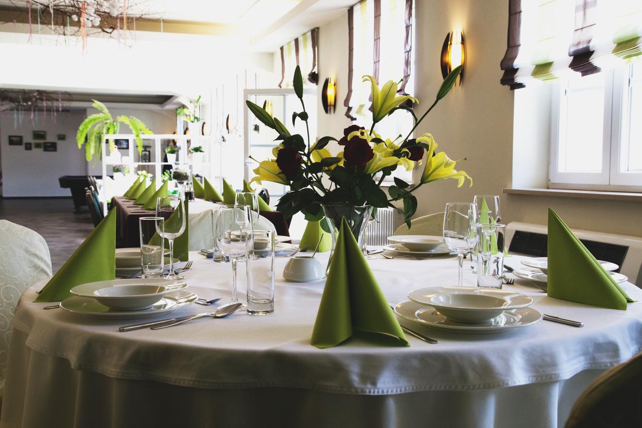 Centrum Restauracyjno-Hotelowe Florres Pawlowiczki Bagian luar foto
