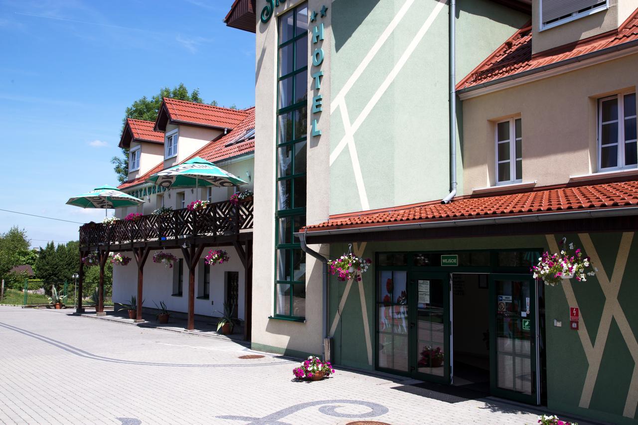 Centrum Restauracyjno-Hotelowe Florres Pawlowiczki Bagian luar foto
